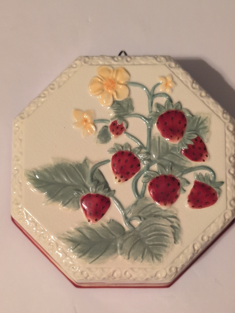 Avon Ceramic Strawberry Wall Plaque 7x7